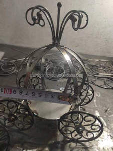 婚礼桌用小金烛台工艺和派对灰姑娘马车摆件