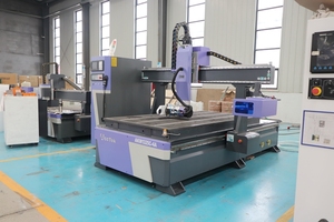 Cambiador automático de herramientas Enrutador CNC Atc de 4 ejes con husillo giratorio para grabado en madera, tallado y corte de la AKM1325C-4A - Product Image 2