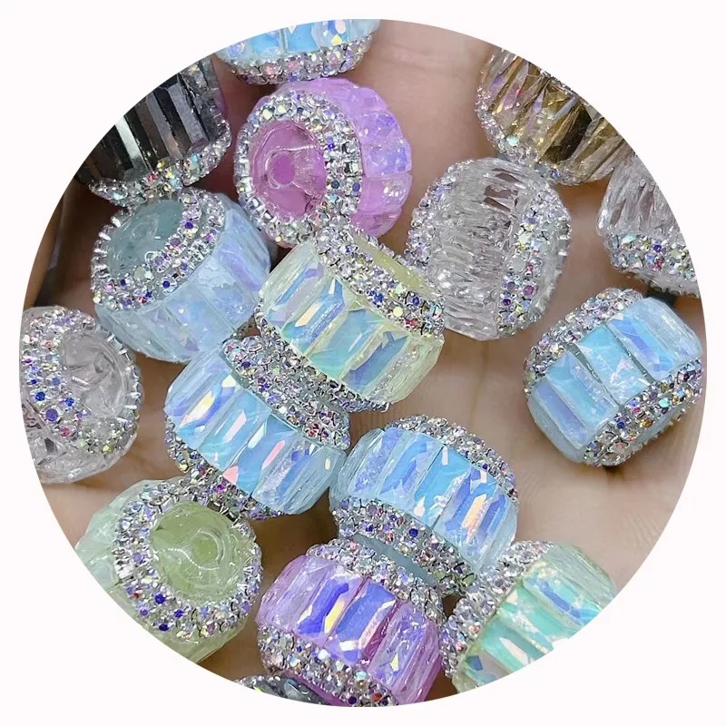 Individuelle RAVE fantastische gepolsterte Strass- und Edelstein-Acryl-Perlen zur Schmuckherstellung Telefon-Charmantik-Perlen Schlüsselanhänger lockere Perlen