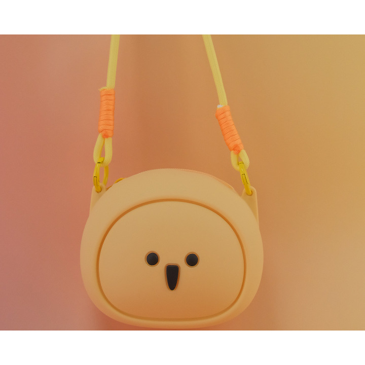 Creamy yellow (shoulder straps not adjustable)