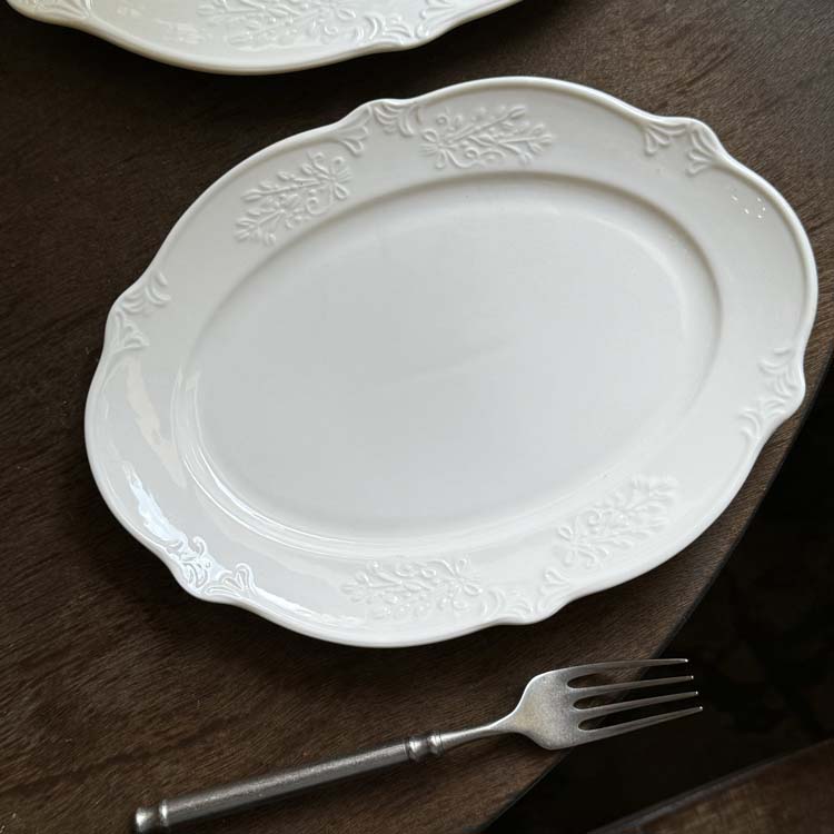 assiette blanche de 12 pouces