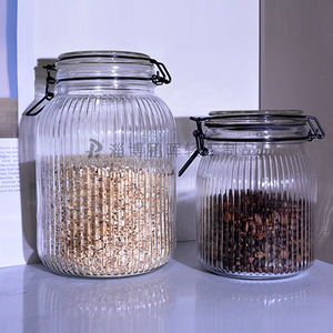 Sıcak satış dikey çizgili cam kavanozlar 0.5L <span class=keywords><strong>1L</strong></span> 1.3L gıda makarna baharat bal depolama için hava geçirmez kilitleme kelepçe kapak
