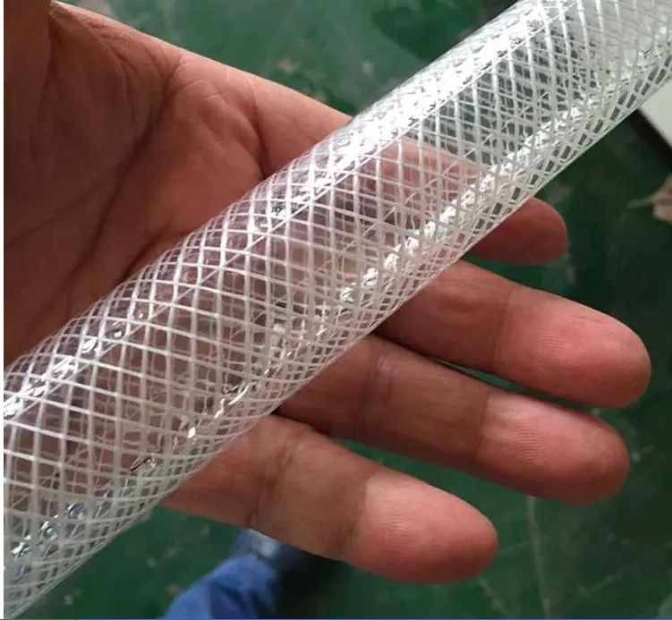 La Chine a fait les tuyaux tressés de fibre molle de PVC faisant la ligne de production d'extrudeuse de machine de tuyau de PVC d'équipement d'usine d'extrusion