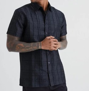Yeni moda toptan özel Logo baskılı erkekler oduncu gömleği rahat gömlek düz renk ekose erkekler kısa kollu T-shirt