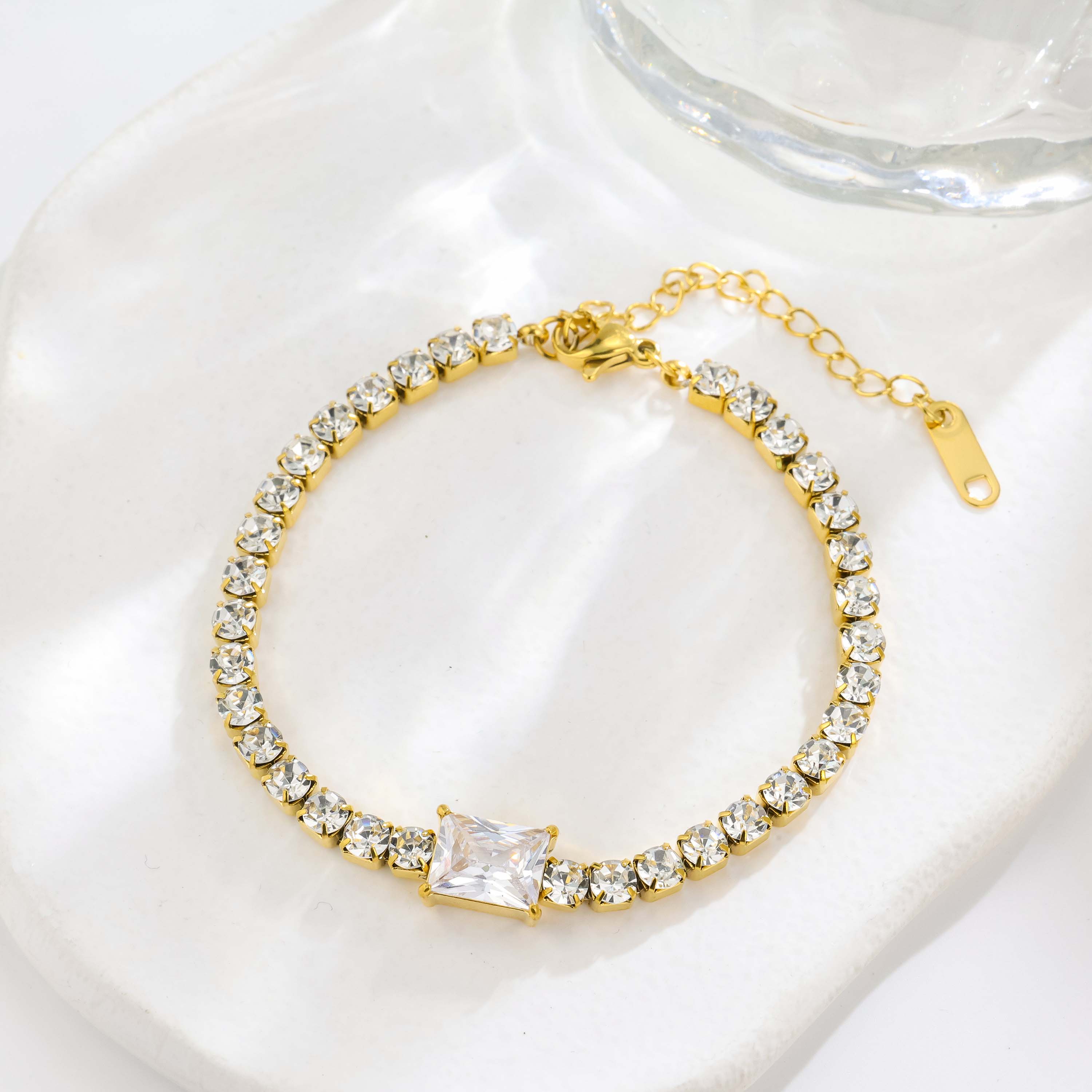 Gold-Bracelet