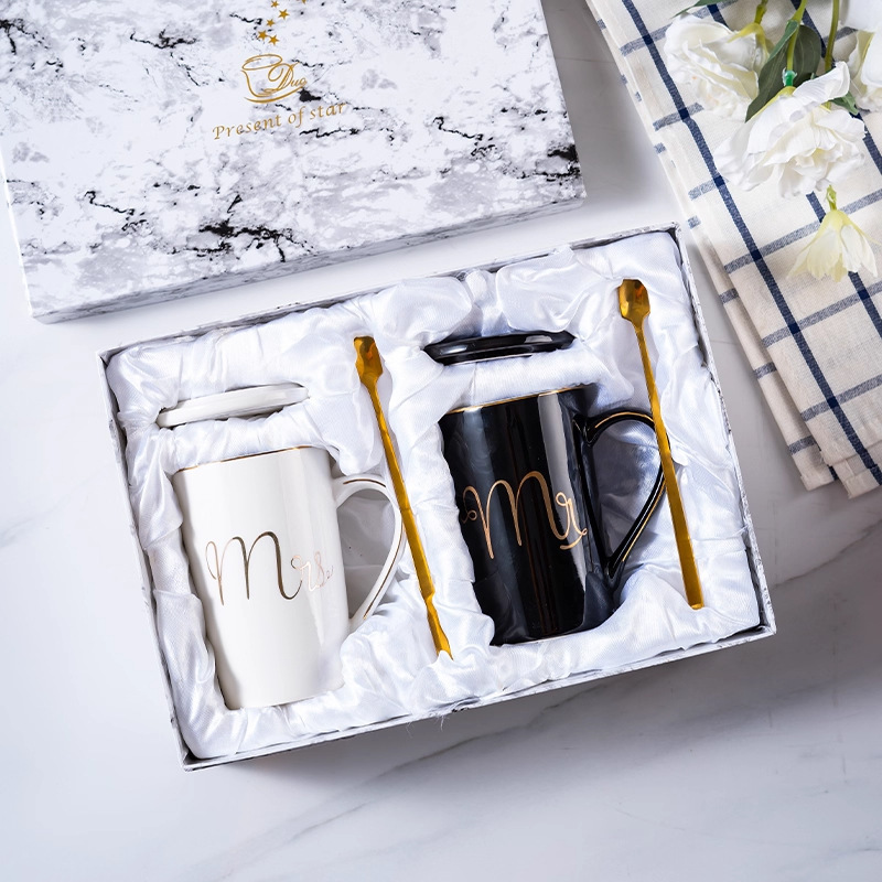 Coffret cadeau avec couvercle cuillère blanc et noir bordé d'or