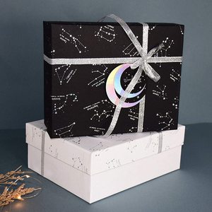 Özel yıldız baskılı sert karton doğum günü hediyesi kapak ve taban dikdörtgen kağıt kurdelalı kutu - Product Image 3