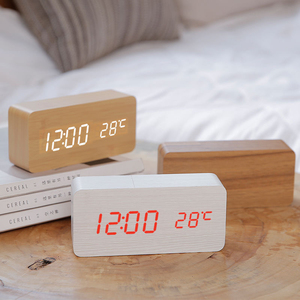 Sveglia a LED in legno orologio da tavolo controllo vocale sveglia sveglia orologio digitale in legno sveglia USB/orologi alimentati tavolo decorazioni per la casa - Product Image 3