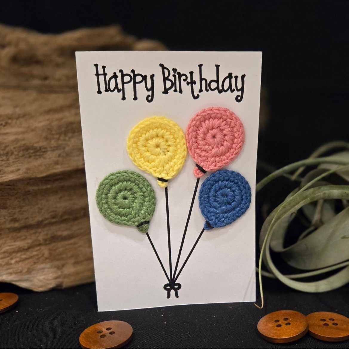 Kit de matériel : ballons de couleur, carte d'anniversaire