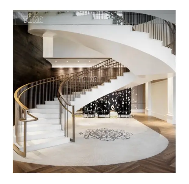 Takara — marche incurvée en fer forgé, pièces en métal, design moderne et personnalisé, escalier d'intérieur en spirale