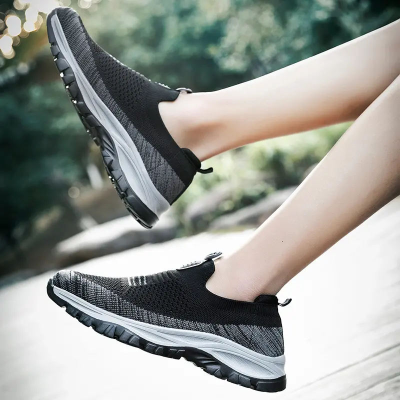 Yüksek kaliteli hafif bayan klasik kayma yürüyüş ayakkabısı rahat moda rahat paten ayakkabı