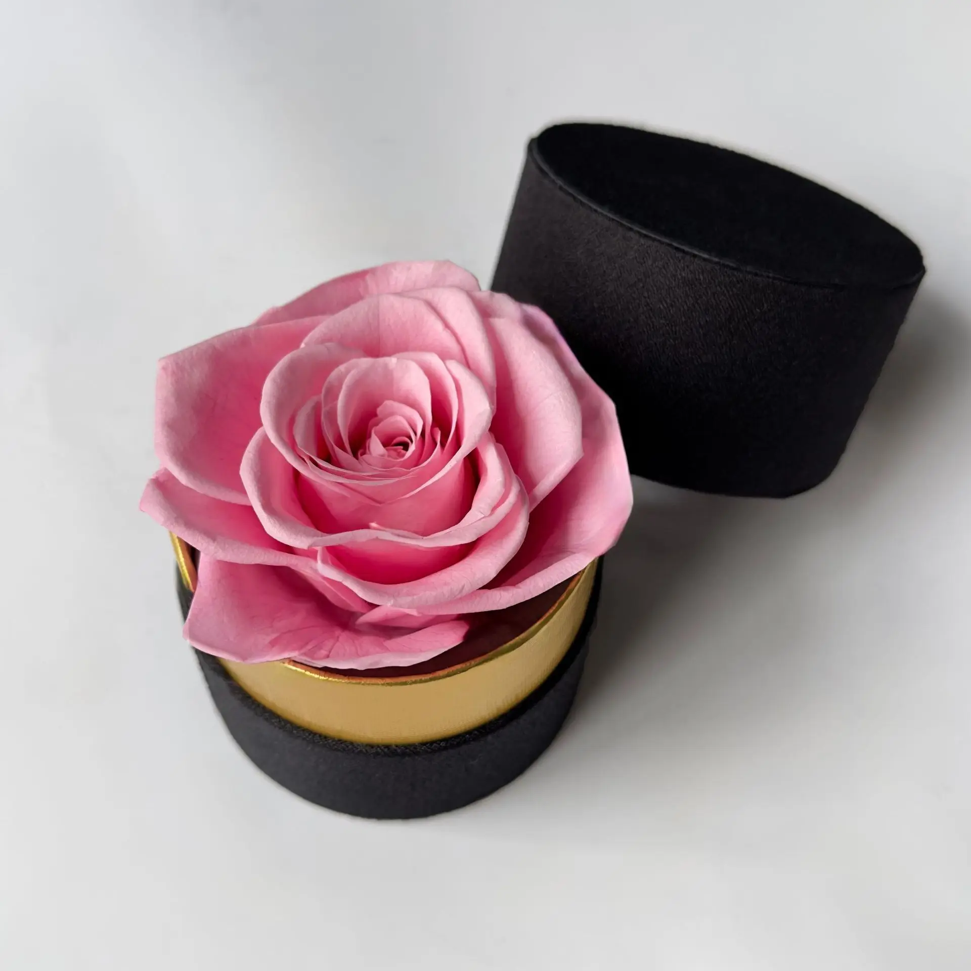 Pink rose 1 + Golden silk gift box