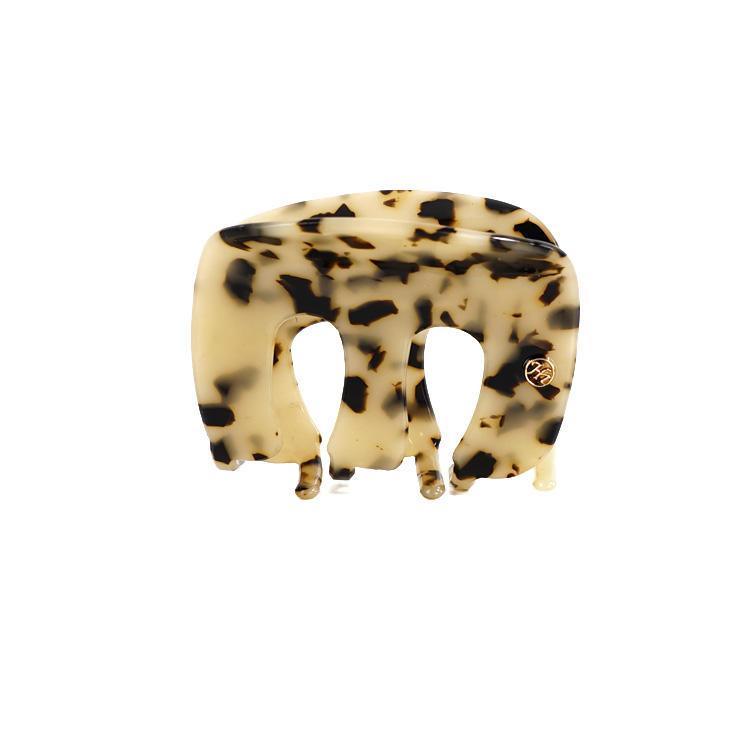 น้ำตาลอ่อน