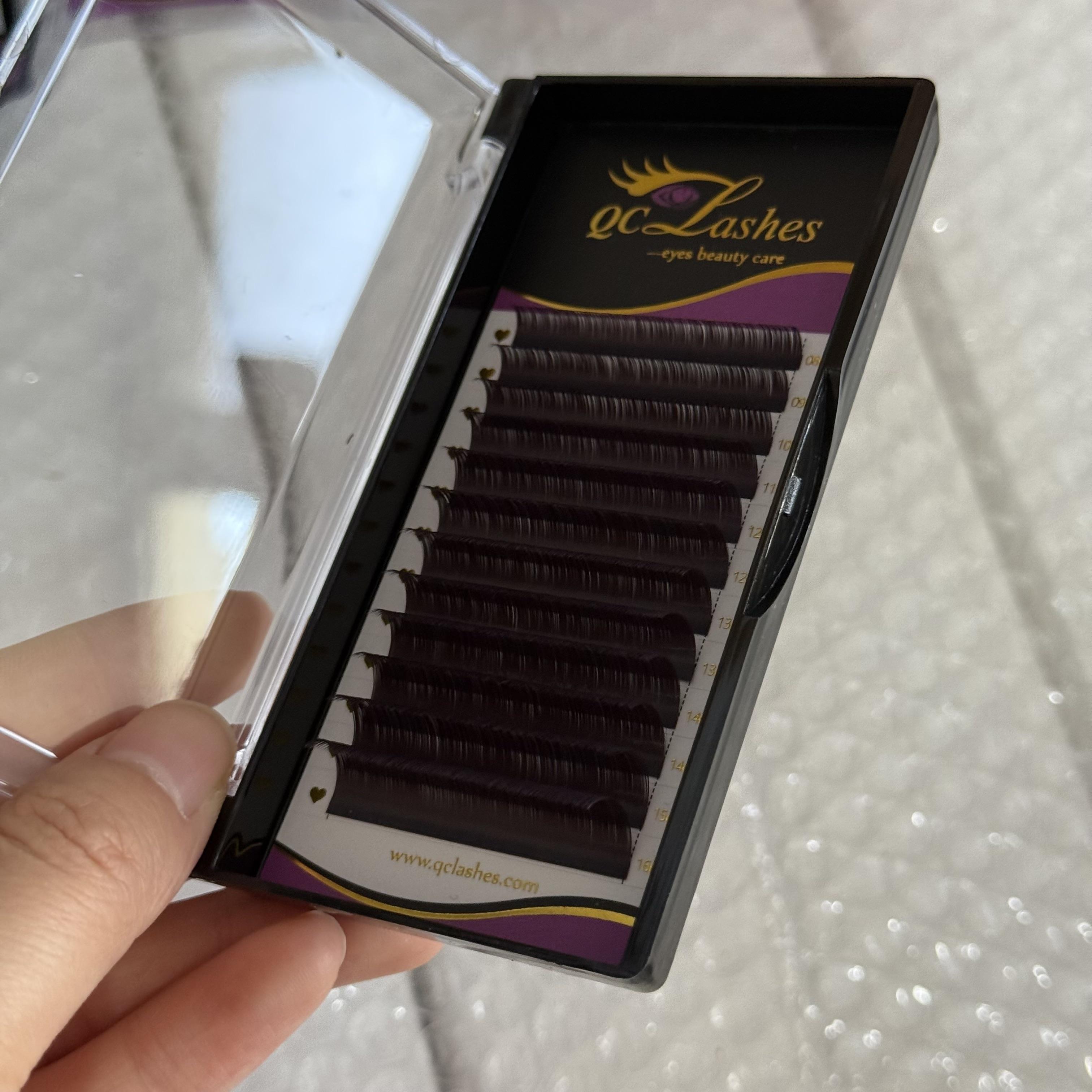 สีน้ำตาลดำ