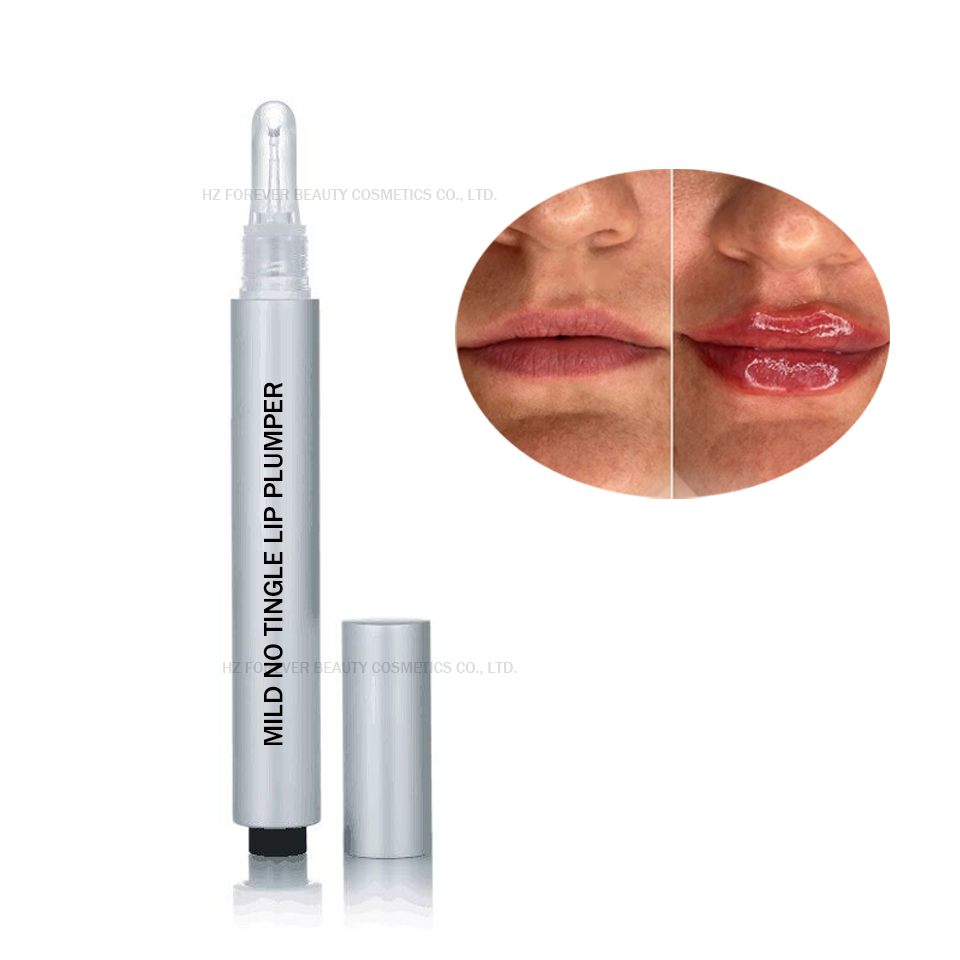Lèvre de collagène plumper dans le récipient argenté mat