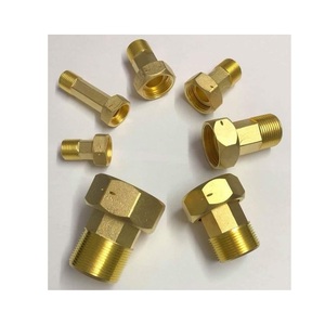 黄铜水表螺母联轴器和带强力螺纹的无泄漏配件，用于供水系统中的安全管道连接