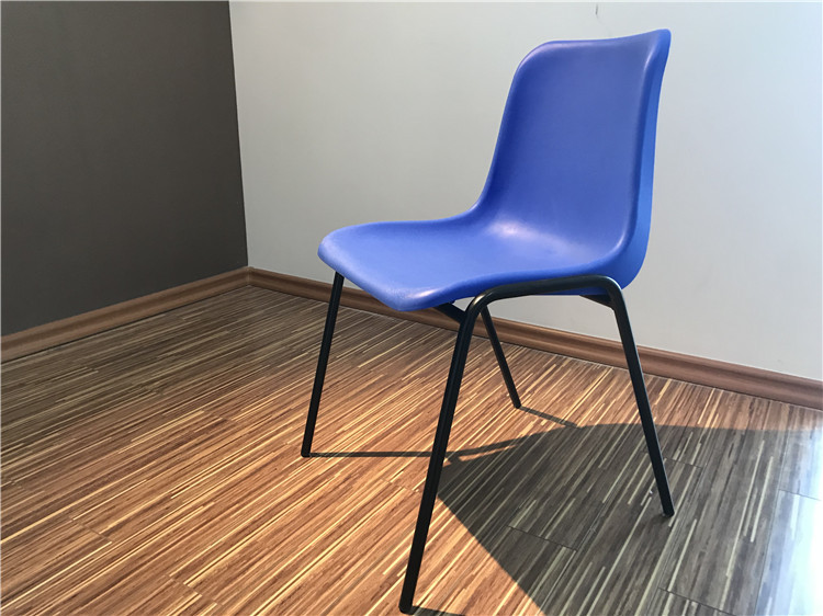 Pata azul y negra