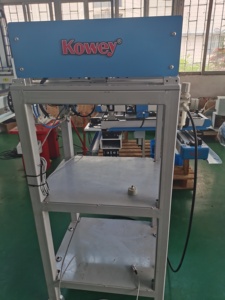 Kowey 2023 Servo Máquina automática para hacer cucharas de plástico Robot cartesiano para productos de pared delgada - Product Image 3