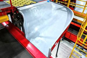 Luhui Otro equipo de manejo de materiales Transportador de diseño modular Sistema automático de clasificación de cajas de paquetes Canaleta de transferencia de caída baja - Product Image 5