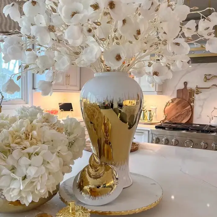 卸売カスタム大型トールフロアホワイトゴールドジンジャーセラミック花瓶蓋付き