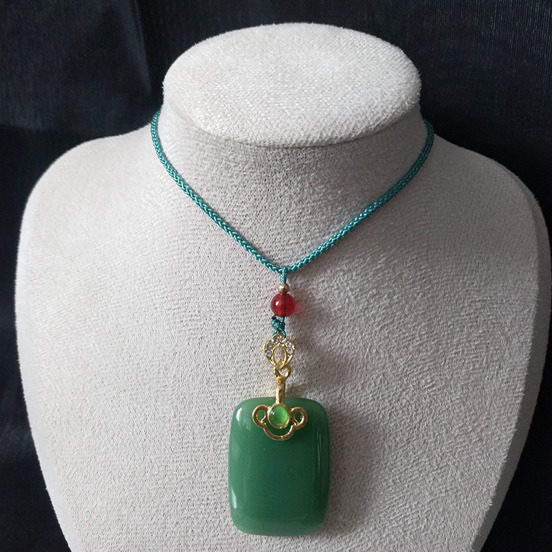 Amuleto de pan estilo hebilla de cuerda verde-verde oscuro