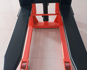 雨果品牌1.5吨1.6米手动液压托盘叉车堆垛机 - Product Image 4