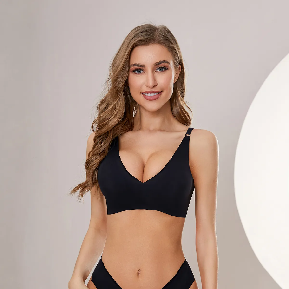 Nuovo reggiseno sportivo confortevole senza tracce con reggiseno con cuscino sul petto rimovibile