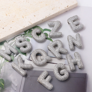 Ücretsiz örnek <span class=keywords><strong>g</strong></span>ü<span class=keywords><strong>m</strong></span>üş renk Trendy temizle zirkonya kabarcık alfabe A-Z İlk DIY Charm mektubu kolye kolye Braceletnt için