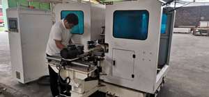 Sega <span class=keywords><strong>a</strong></span> doppia estremità per telaio porta CNC utilizzata per la linea di produzione della lavorazione del legno