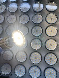 Nhà máy cung cấp đèn chiếu sáng <span class=keywords><strong>6W</strong></span> thay thế <span class=keywords><strong>50W</strong></span> <span class=keywords><strong>Halogen</strong></span> thông minh <span class=keywords><strong>GU10</strong></span> <span class=keywords><strong>LED</strong></span> Spotlight dẫn bóng đèn ánh sáng ban ngày 4000K với cơ thể thủy tinh - Product Image 3