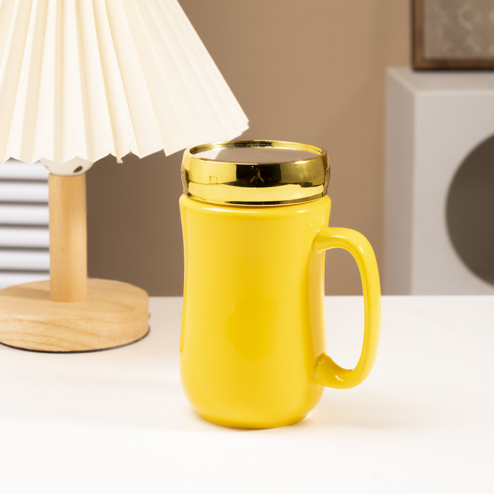 Yellow mirror cup