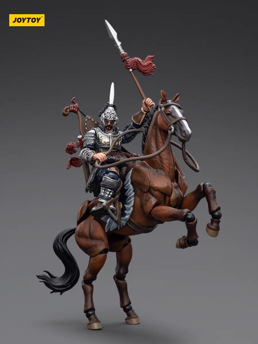Caballería más caballo de guerra marrón.