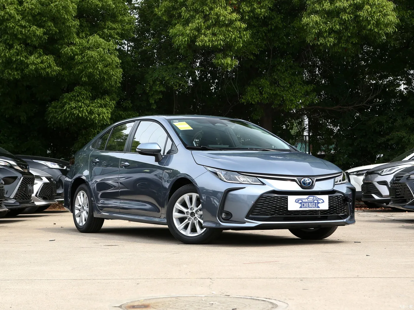 2023 gran oferta coche Toyota corolla1.8L coches híbridos de gasolina 4 asientos 5 puertas sedán coche Corolla en Stock