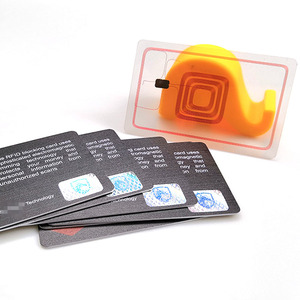 13.56 借记卡银行信用卡保护器反扫描信号 rfid 阻止卡与芯片 - Product Image 2