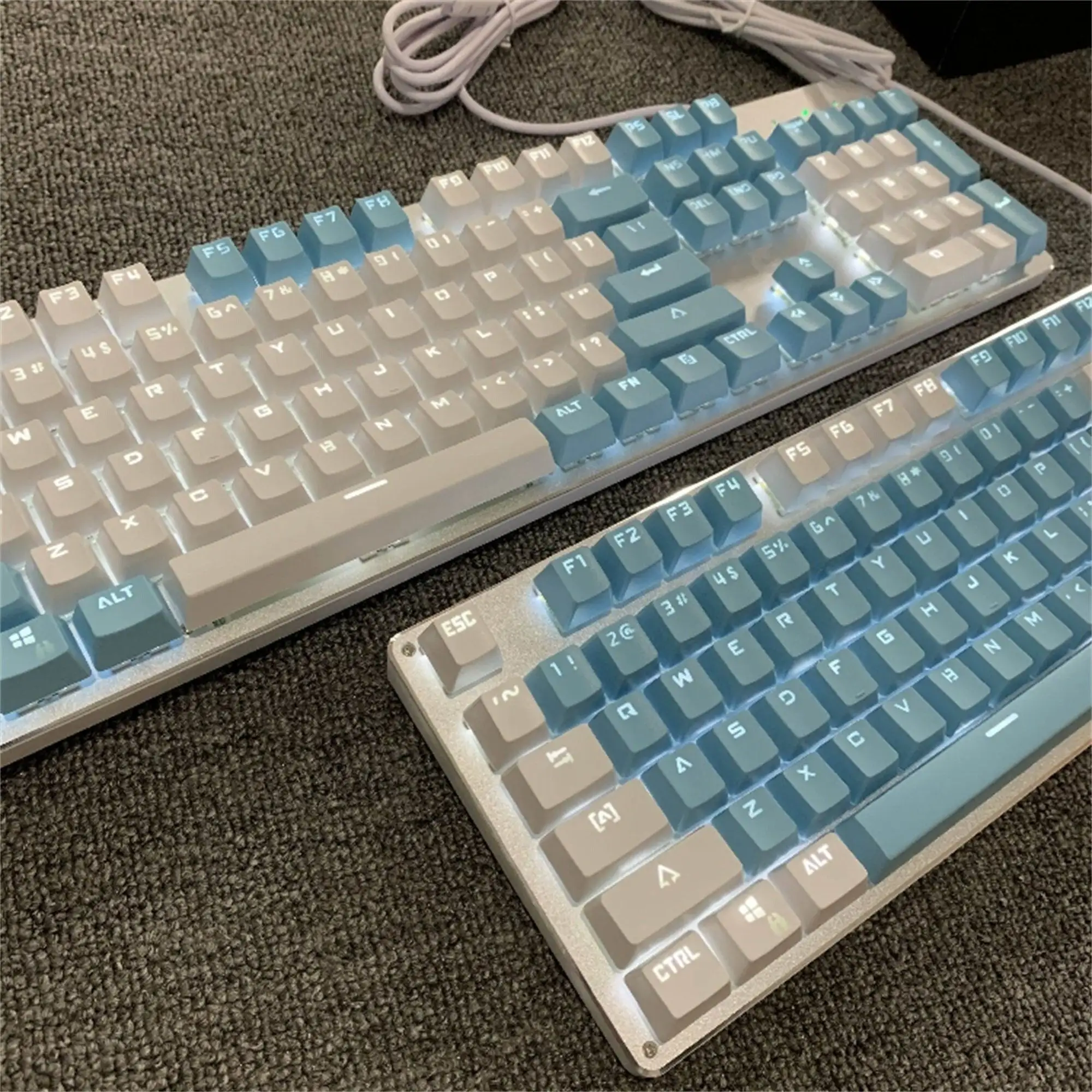 Cetakan Injeksi Keyboard Bercahaya Gaming OEM Pabrikan Cetakan Keycap Dua Warna