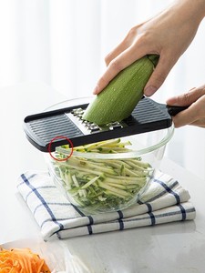 厨房用多功能不锈钢和塑料平板刨丝器双向黄瓜和土豆粉碎机