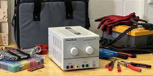 Peaktech p 6130 ac/dc/dc אספקת חשמל משתנה ואספקת חשמל נוכחית 1-15 <span class=keywords><strong>v</strong></span>/10 מקור כוח dc דיוק
