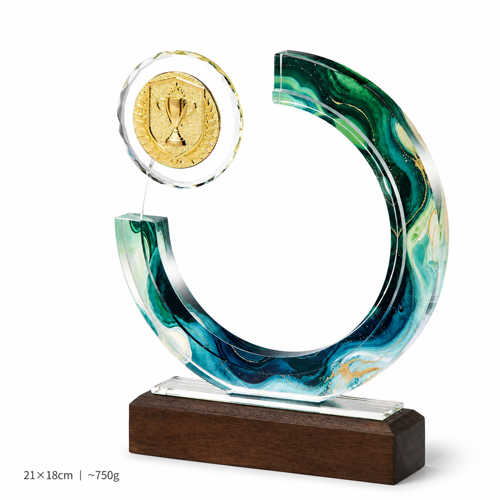 Trofeo dipendente con base in noce stile C