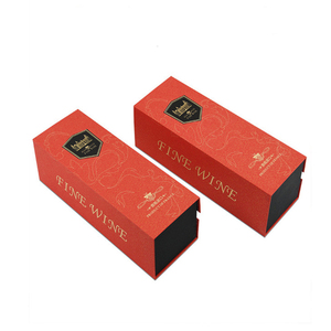 定制印刷磁性翻转酒盒回收硬纸板，带紫外线压花纸板材料