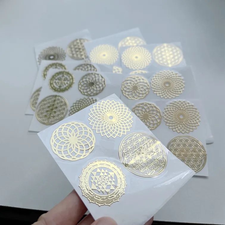Letras metálicas etiquetas eletroformulário fino personalizado ouro níquel transferência em relevo 3D logotipo decalques metal adesivos com adesivo
