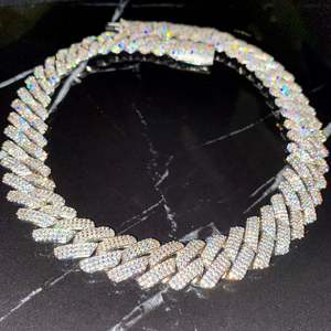 18mm kalınlığında ağır beyaz altın buzlu Out açacağı Bling CZ elmas düz kenar Prong Miami küba Link zinciri Hip hop zincir kolye