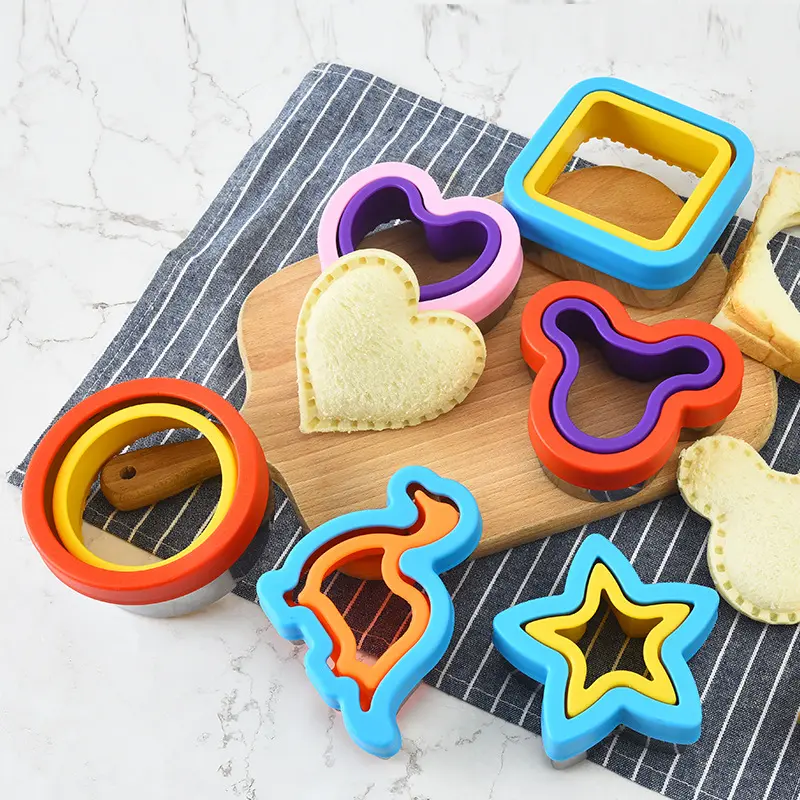 C77 Venda Quente Food Grade Adorável Cortadores De Biscoito Dinossauro Coração Forma Sandwich Cortador De Pão Brinde Diy Cookie Mould Set Para Crianças