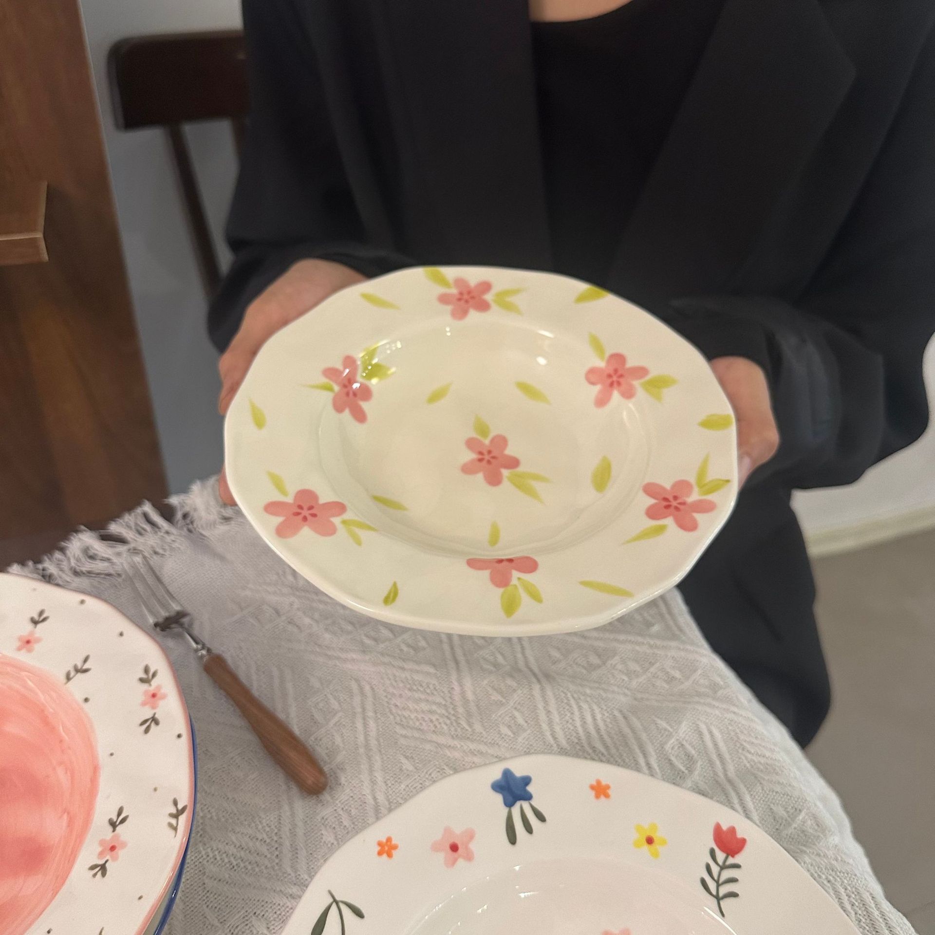 Mano amasando 8 pulgadas placa profunda-Rosa Flores ricas