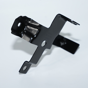 フォーシングV9 M6-3703330L自動車部品新品状態バッテリー取り付けブラケット - Product Image 3