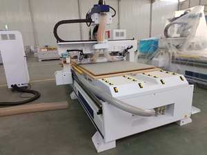 Hausser Custom ized ATC CNC-Fräsmaschine Automatisches Be-und Entladen für die Holztür bearbeitung - Product Image 5