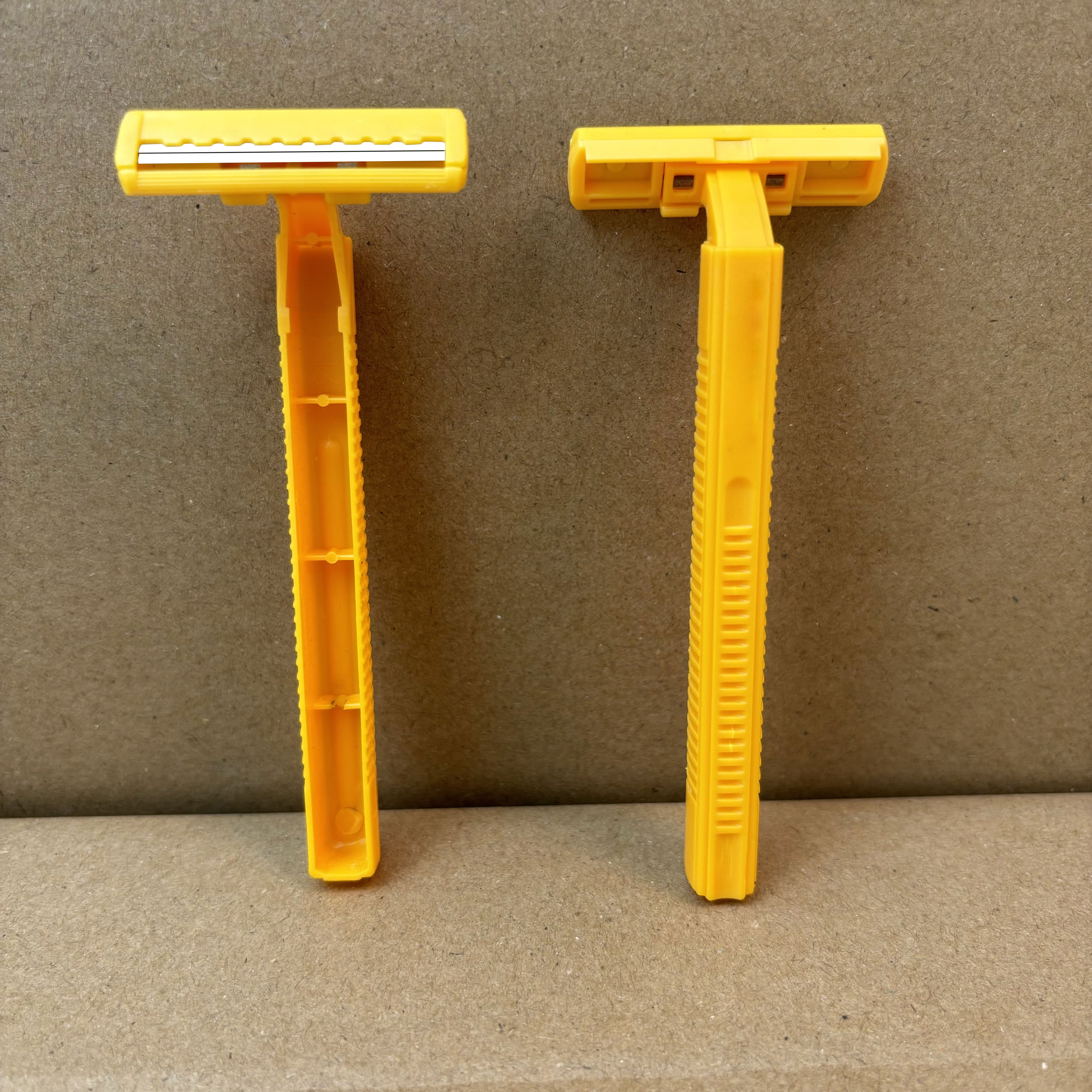 2 Blade without lubrication strip