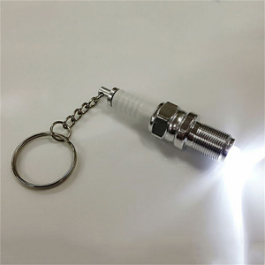 キーホルダー付きLEDライトスパークプラグ電子ランプ小さなギフトオートバイアクセサリーモデル車のキーホルダー - Product Image 6