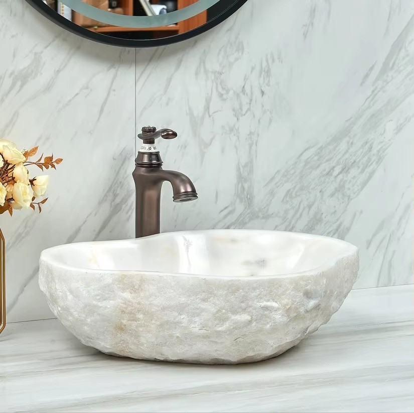 Lavabo blanco sin grifo ni desagüe.