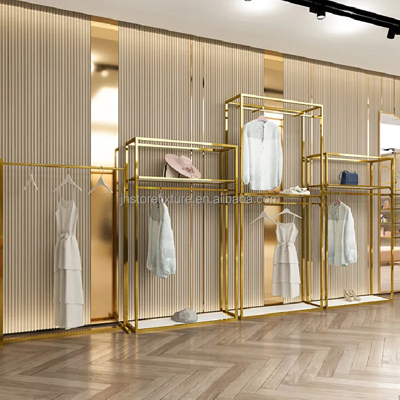 Estante de exhibición de ropa, nuevo diseño de lujo montado en la pared, dorado brillante, de acero inoxidable, logotipo personalizado, para tienda de ropa
