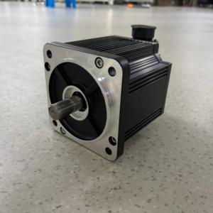 Nema23 1,5 Nm Schrittmotor mit Controller und Treiber - Product Image 1